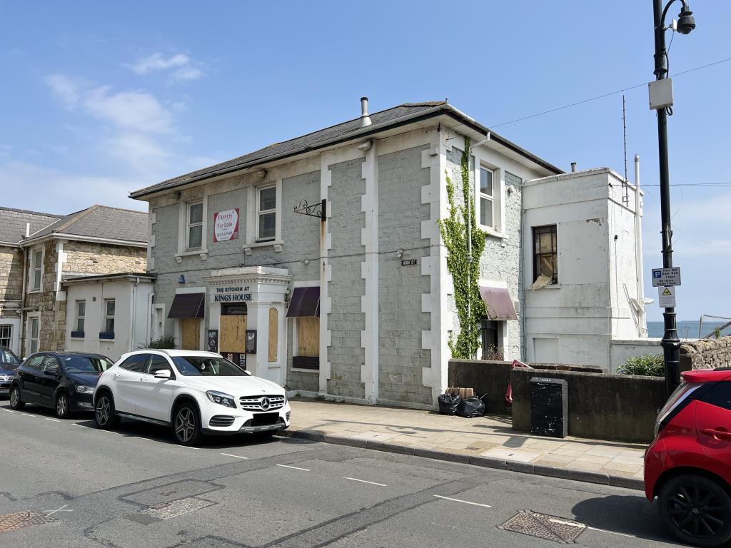 Lot: 64 - PROMINENT SEAFRONT BUILDING WITH POTENTIAL - Prominent Seafront Building With Potential For Sale by Auction